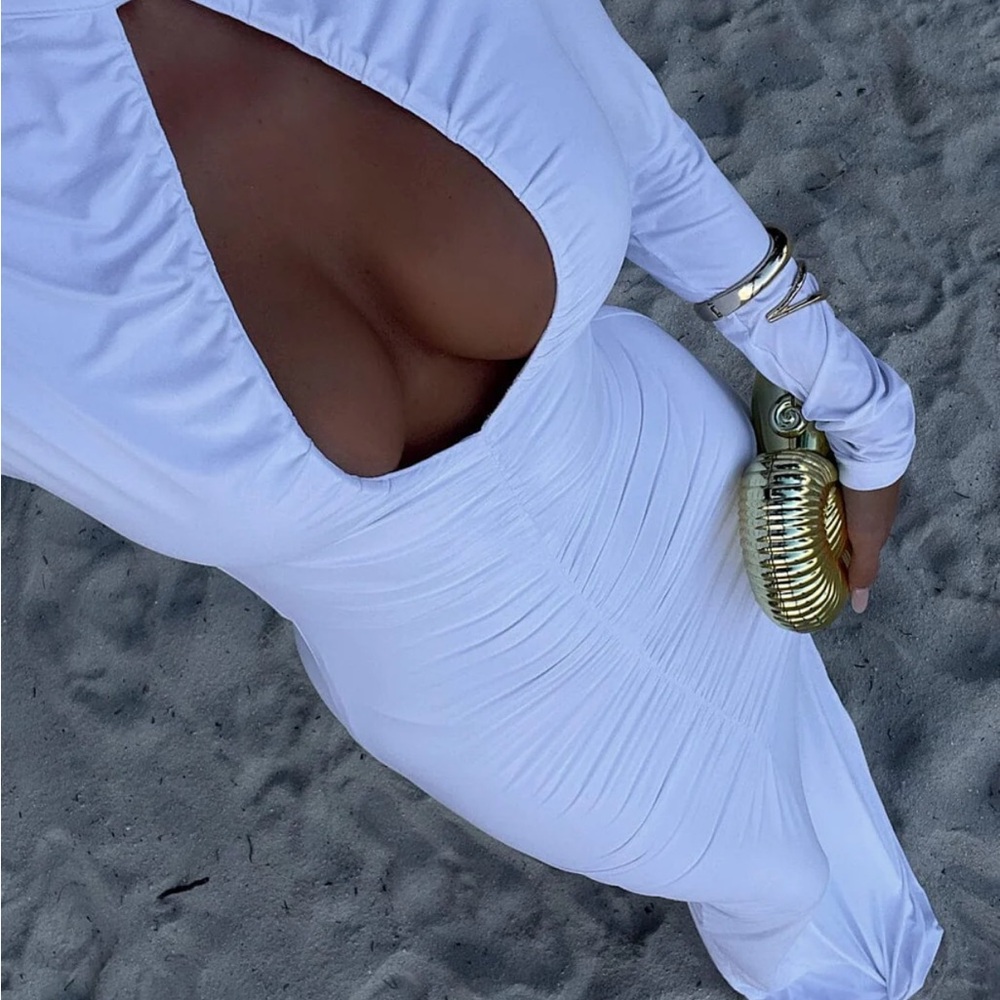 Elegant White Long Sleeve Dress - Picture 3 of 5